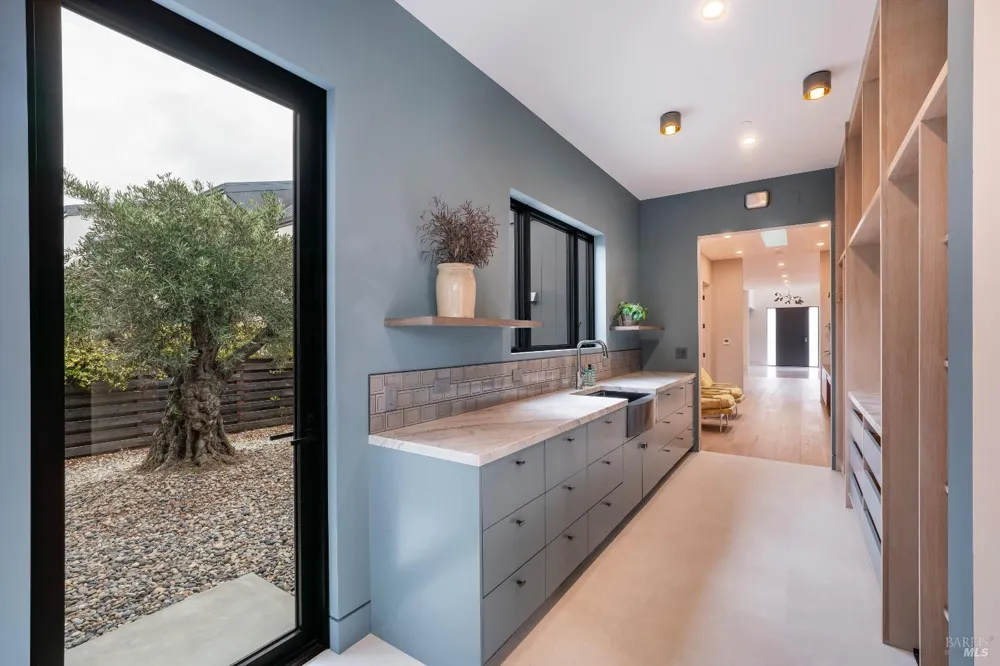 983 Grove Street Healdsburg, CA 95448