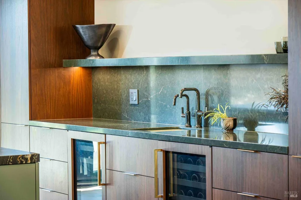 983 Grove Street Healdsburg, CA 95448