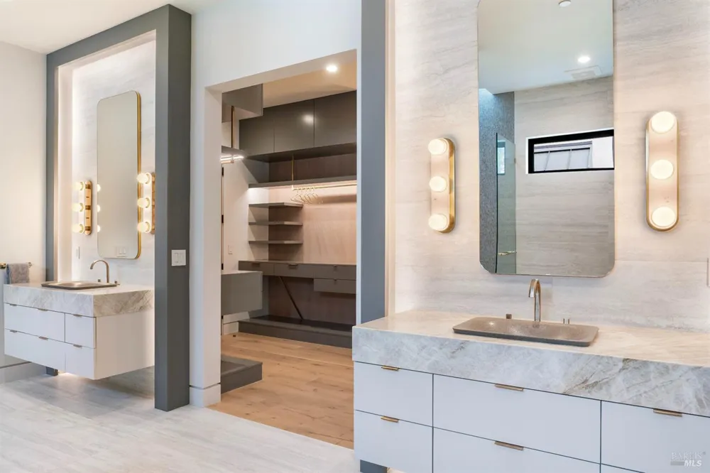 983 Grove Street Healdsburg, CA 95448
