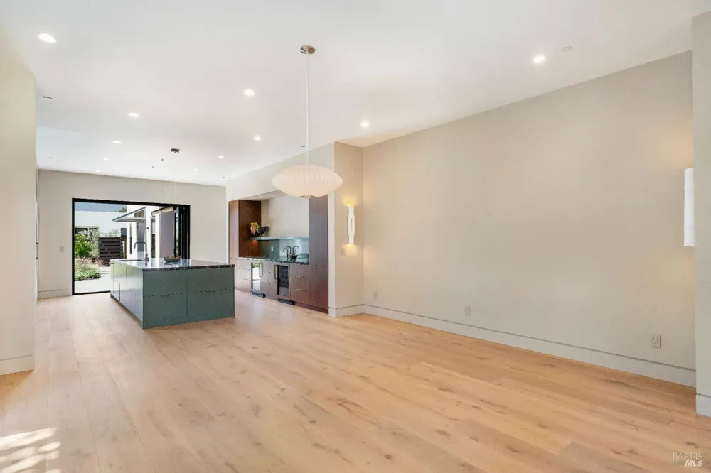 983 Grove Street Healdsburg, CA 95448