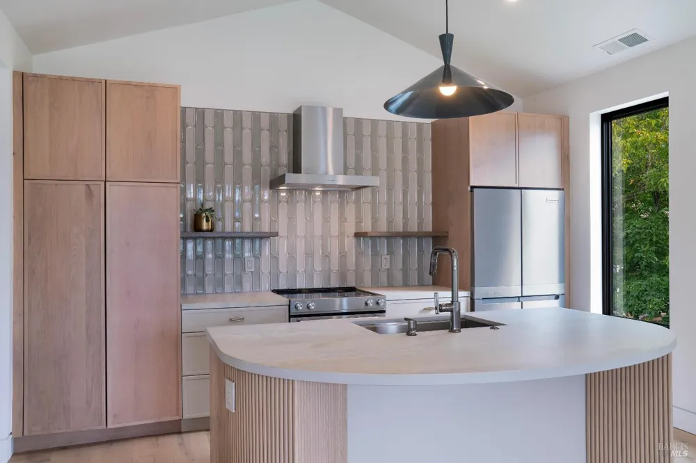 983 Grove Street Healdsburg, CA 95448