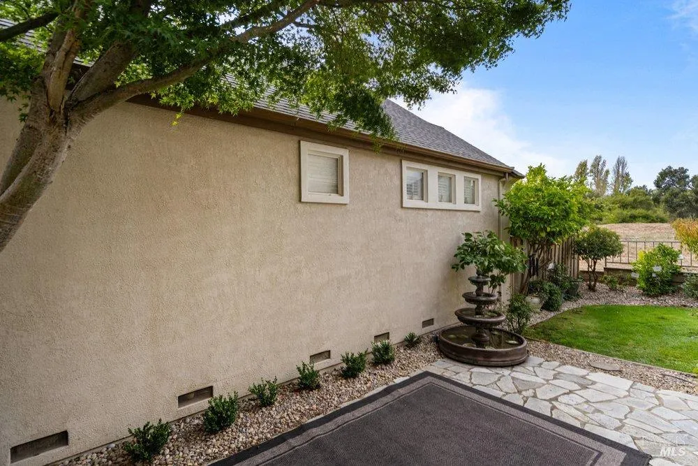 2010 Falcon Ridge Drive Petaluma, CA 94954
