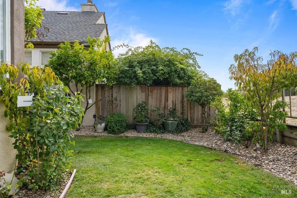2010 Falcon Ridge Drive Petaluma, CA 94954