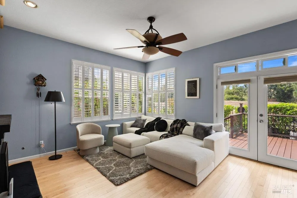 2010 Falcon Ridge Drive Petaluma, CA 94954