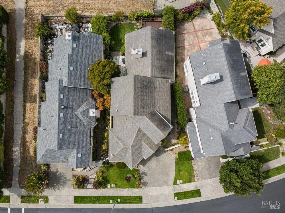 2010 Falcon Ridge Drive Petaluma, CA 94954