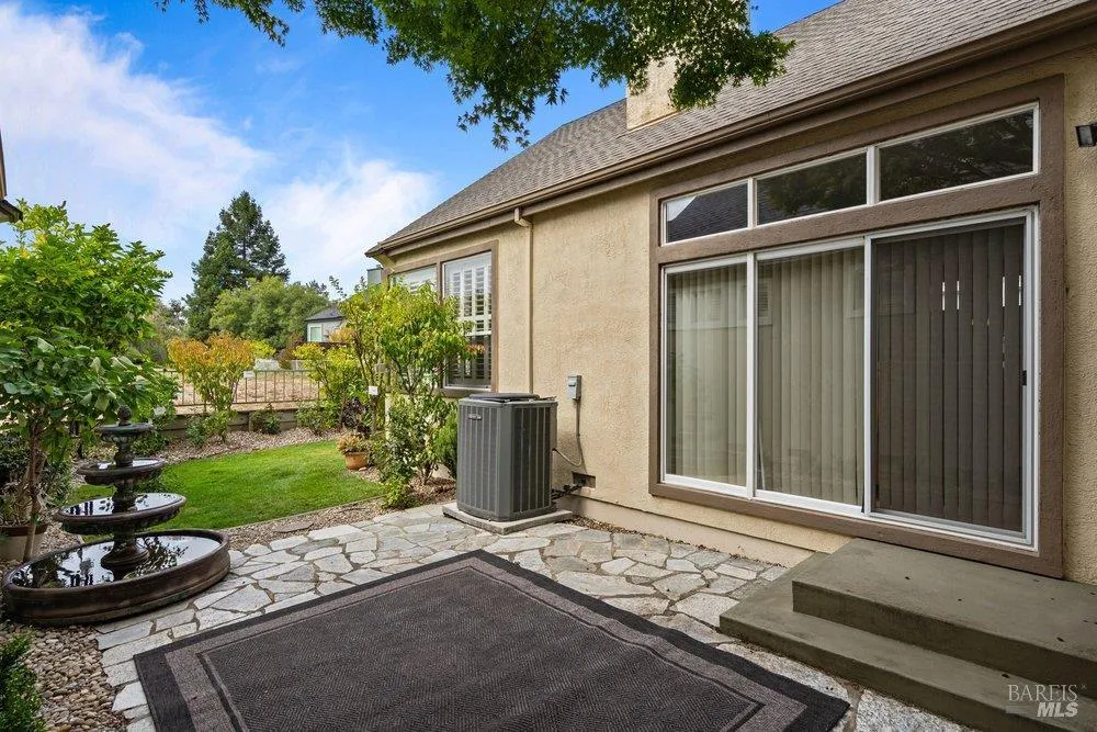 2010 Falcon Ridge Drive Petaluma, CA 94954