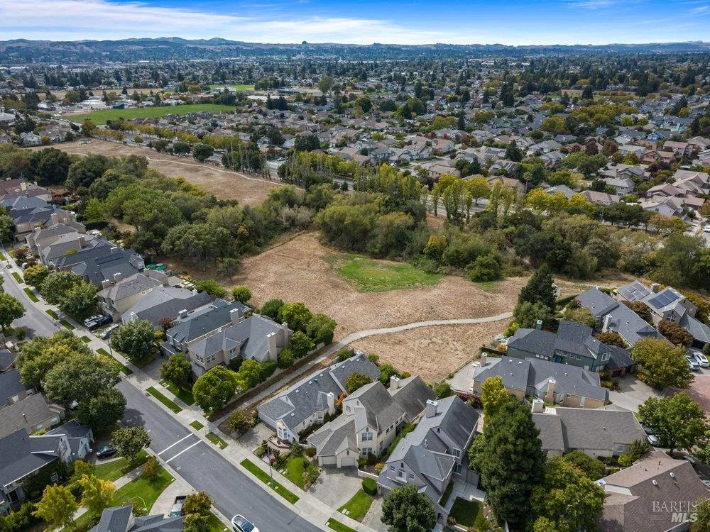 2010 Falcon Ridge Drive Petaluma, CA 94954
