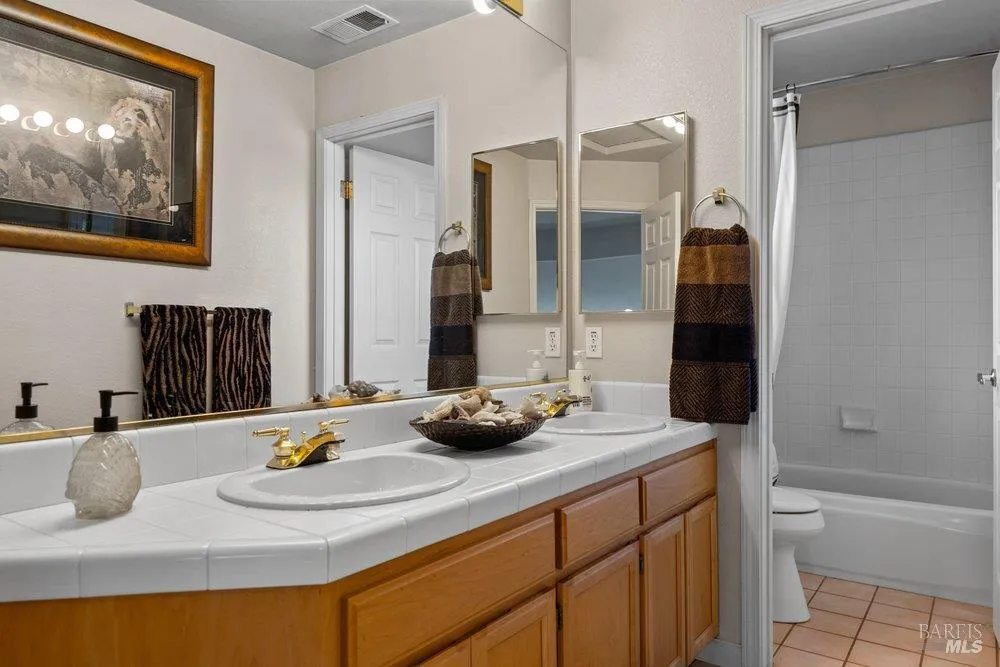 2010 Falcon Ridge Drive Petaluma, CA 94954