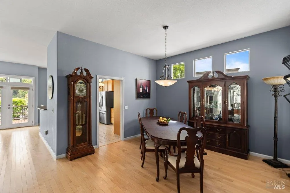2010 Falcon Ridge Drive Petaluma, CA 94954