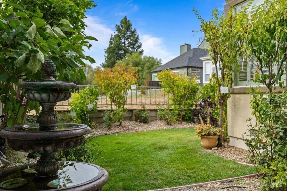 2010 Falcon Ridge Drive Petaluma, CA 94954