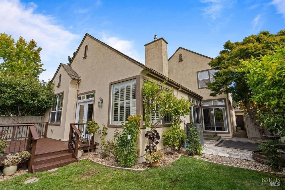 2010 Falcon Ridge Drive Petaluma, CA 94954