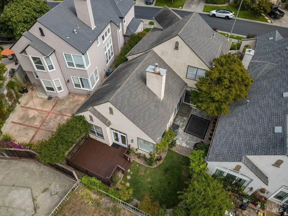 2010 Falcon Ridge Drive Petaluma, CA 94954