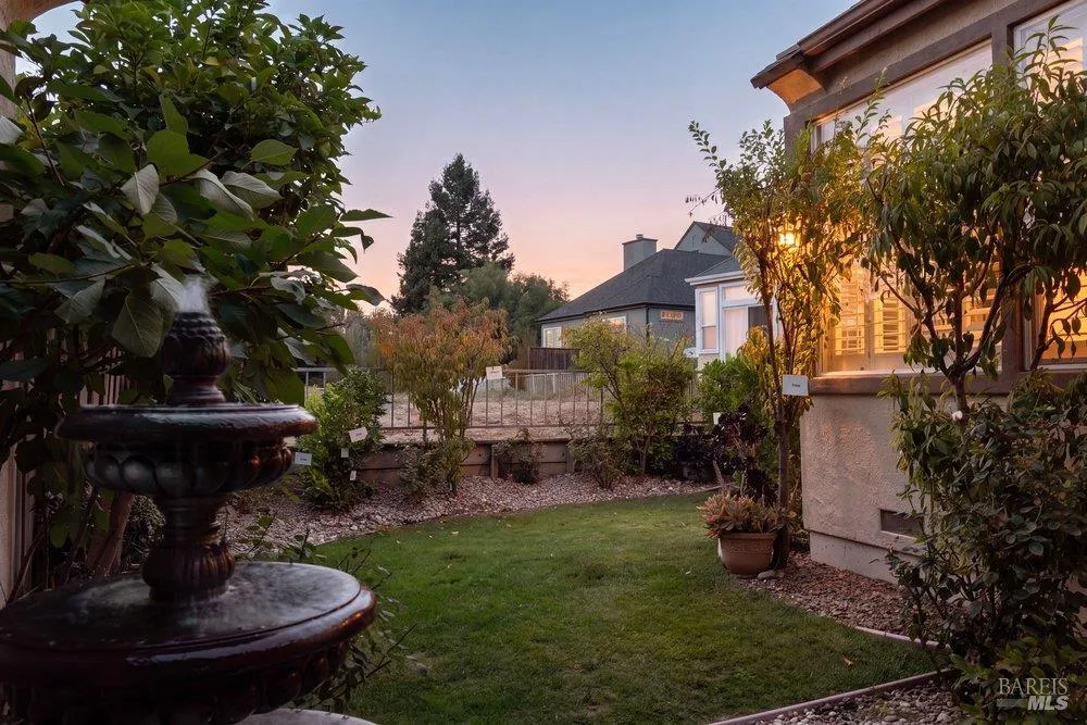 2010 Falcon Ridge Drive Petaluma, CA 94954
