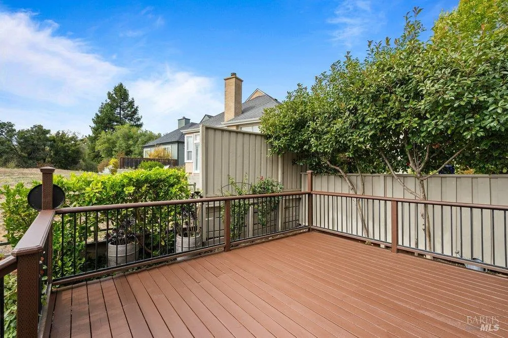 2010 Falcon Ridge Drive Petaluma, CA 94954