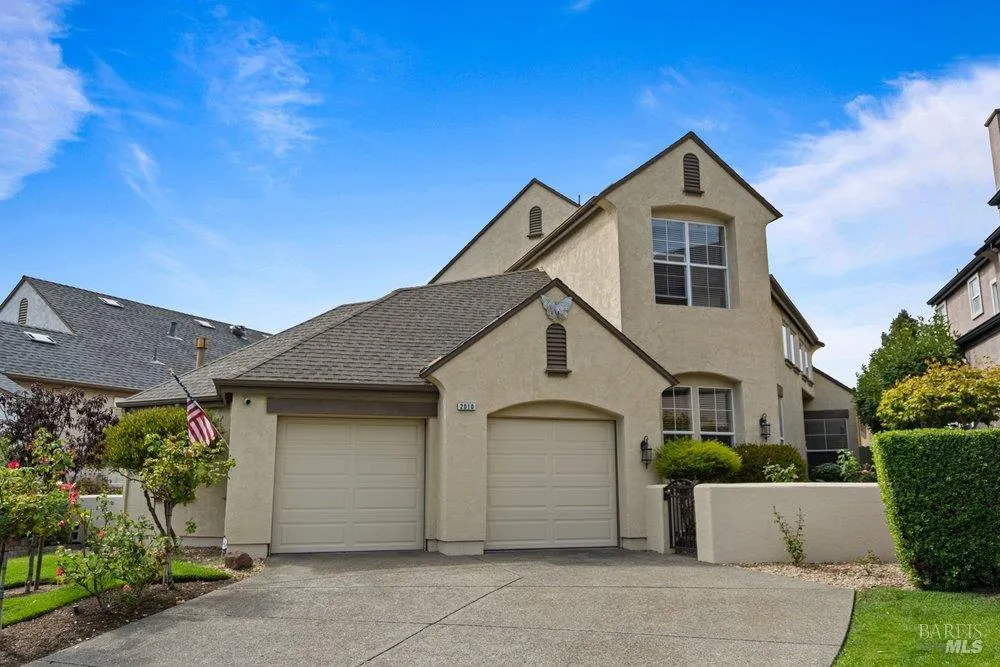 2010 Falcon Ridge Drive Petaluma, CA 94954