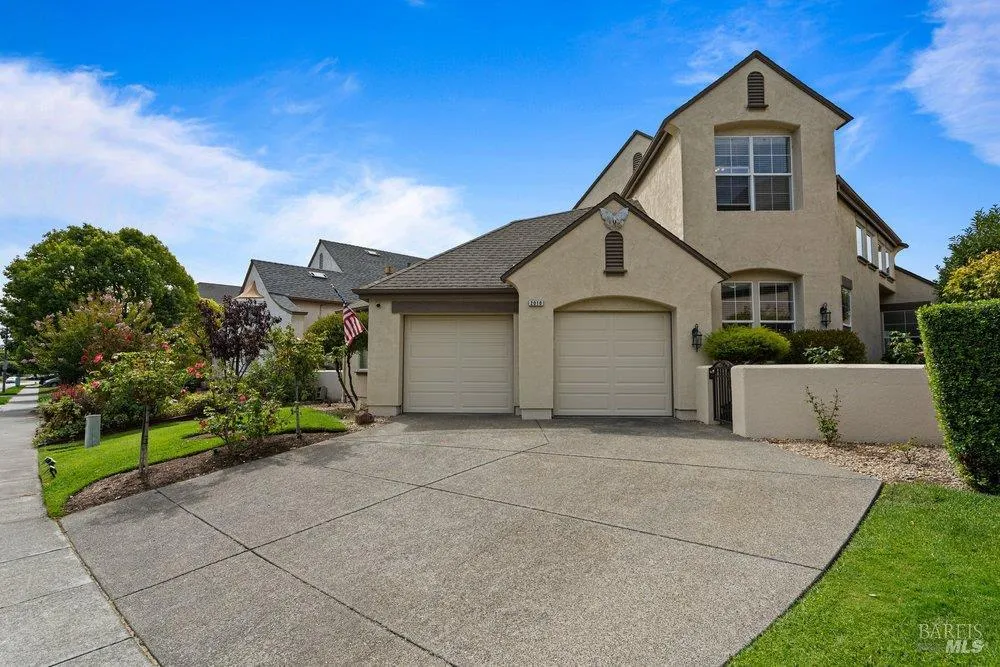 2010 Falcon Ridge Drive Petaluma, CA 94954