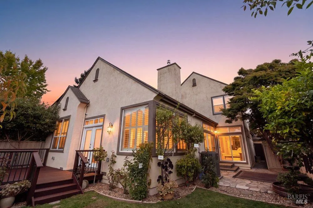 2010 Falcon Ridge Drive Petaluma, CA 94954