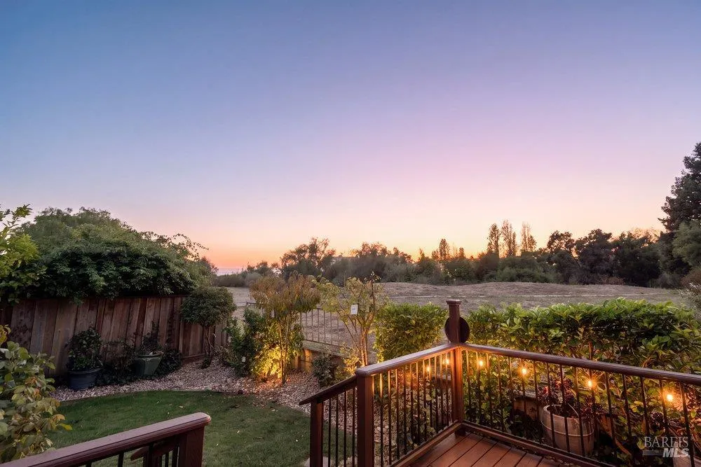 2010 Falcon Ridge Drive Petaluma, CA 94954