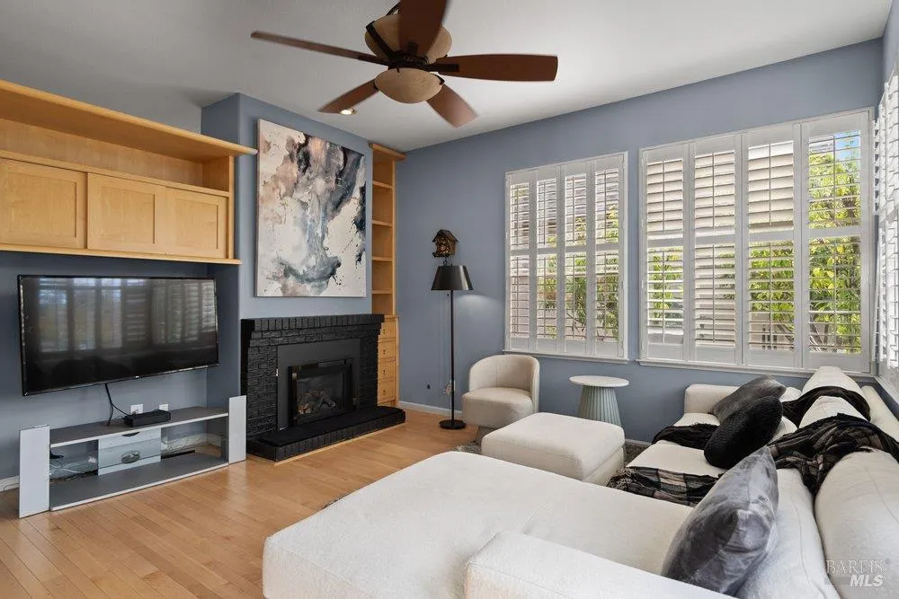 2010 Falcon Ridge Drive Petaluma, CA 94954