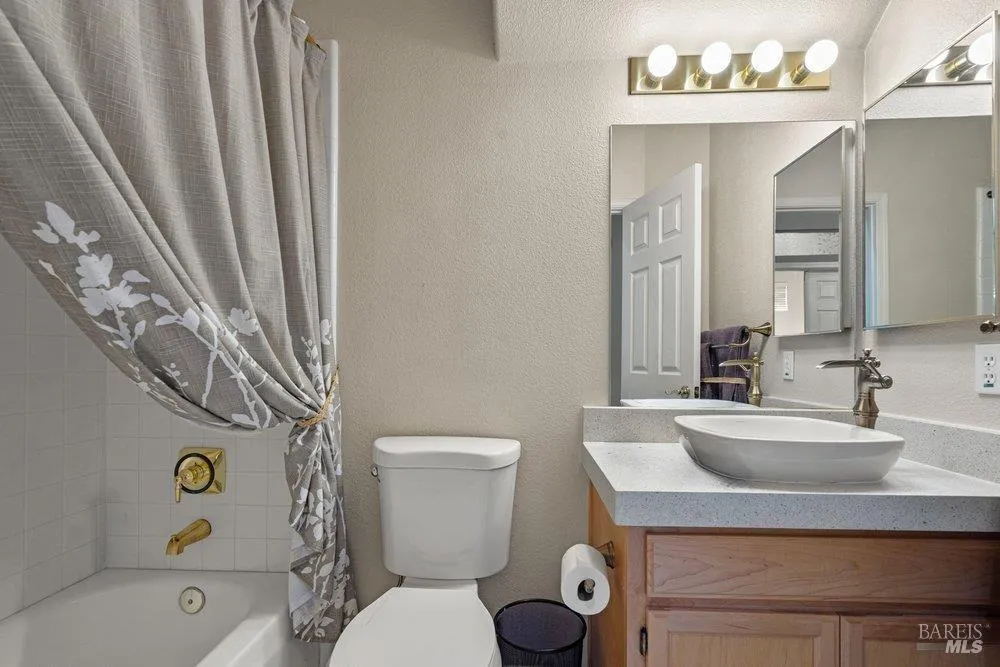2010 Falcon Ridge Drive Petaluma, CA 94954