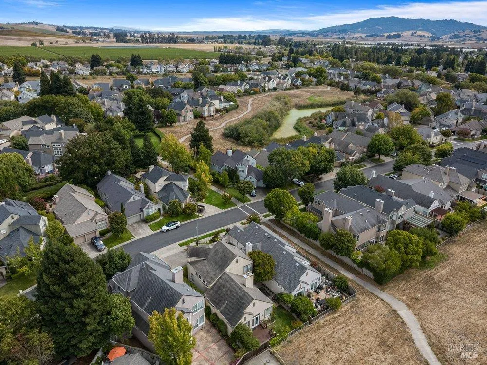 2010 Falcon Ridge Drive Petaluma, CA 94954