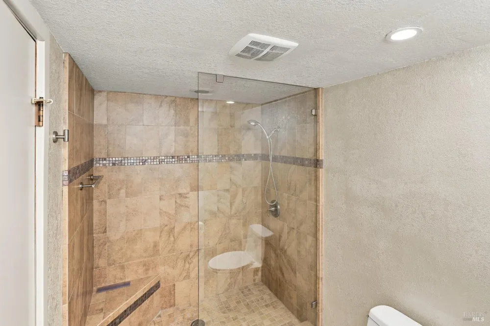 1672 Deer Run Santa Rosa, CA 95405