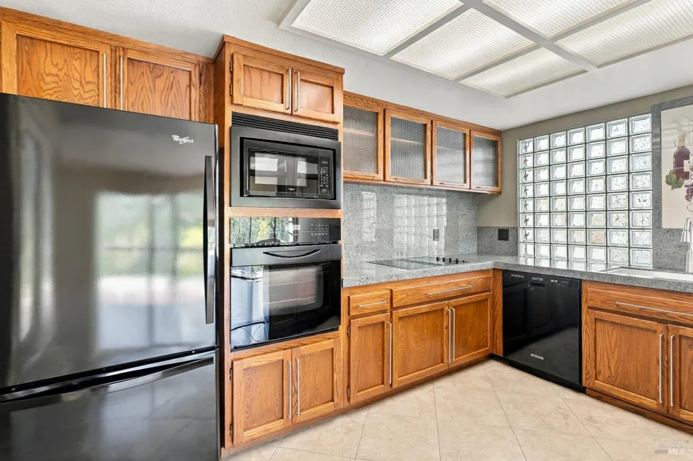 1672 Deer Run Santa Rosa, CA 95405