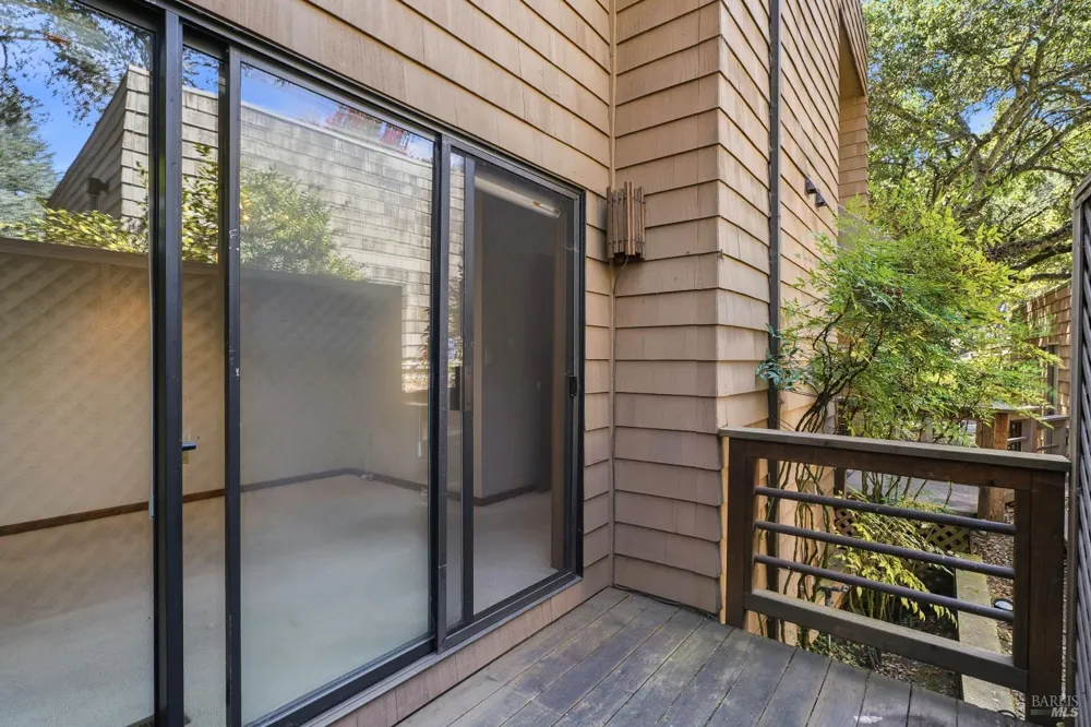 1672 Deer Run Santa Rosa, CA 95405