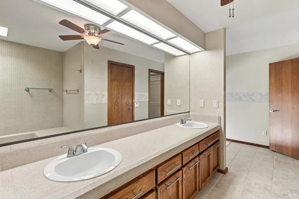 1672 Deer Run Santa Rosa, CA 95405