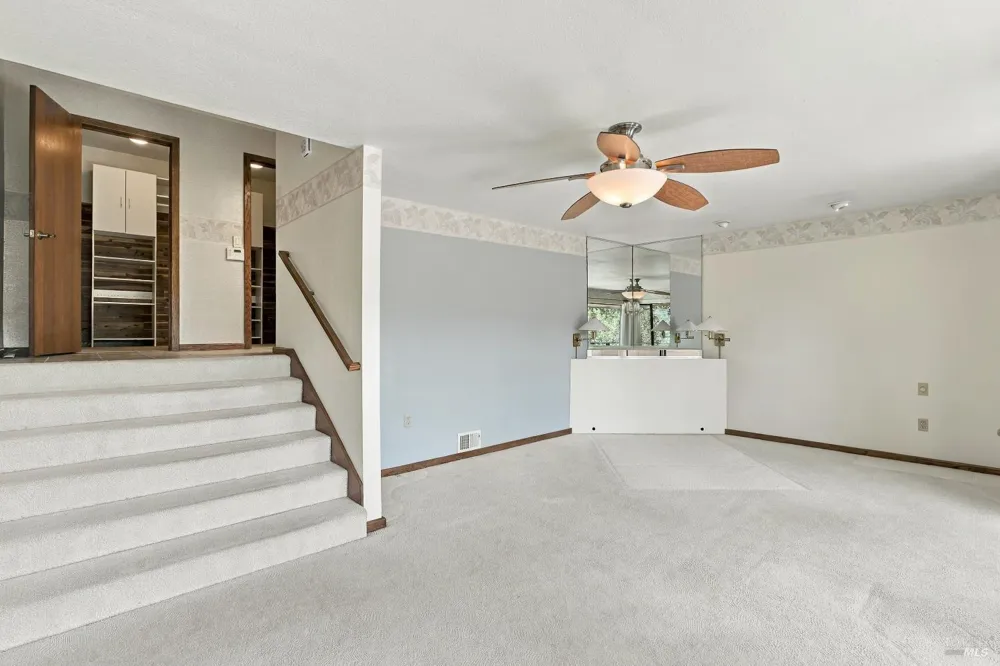 1672 Deer Run Santa Rosa, CA 95405