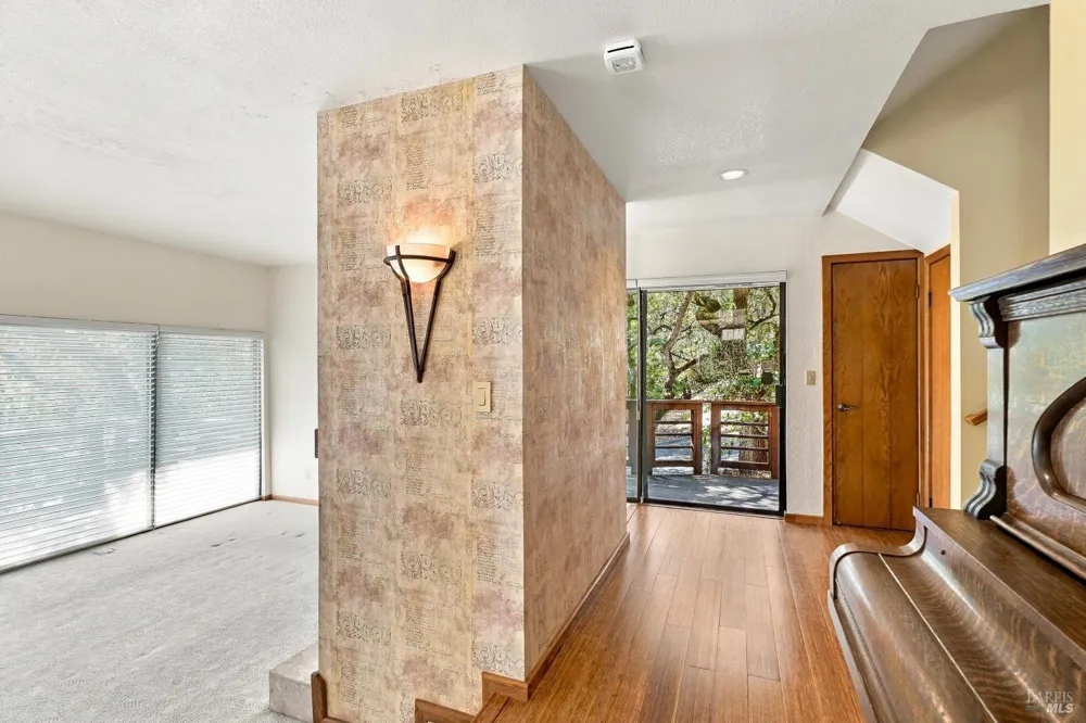 1672 Deer Run Santa Rosa, CA 95405