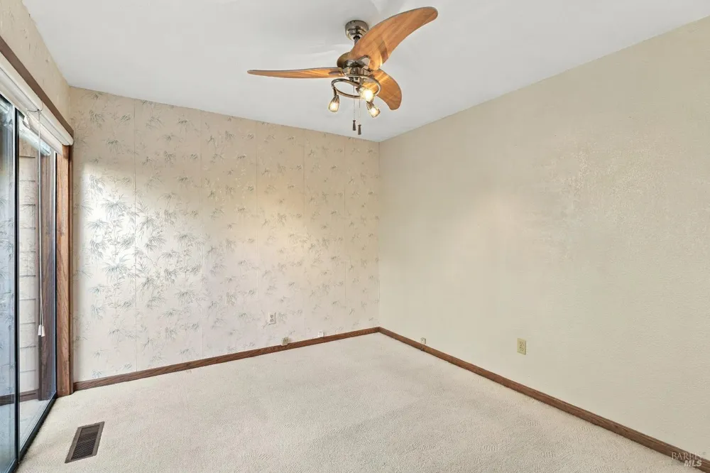 1672 Deer Run Santa Rosa, CA 95405