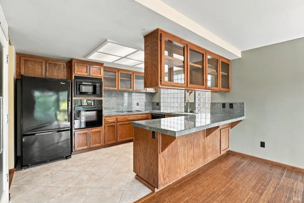 1672 Deer Run Santa Rosa, CA 95405
