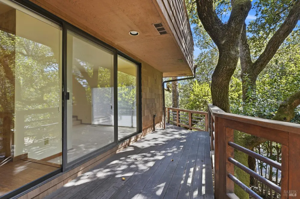1672 Deer Run Santa Rosa, CA 95405
