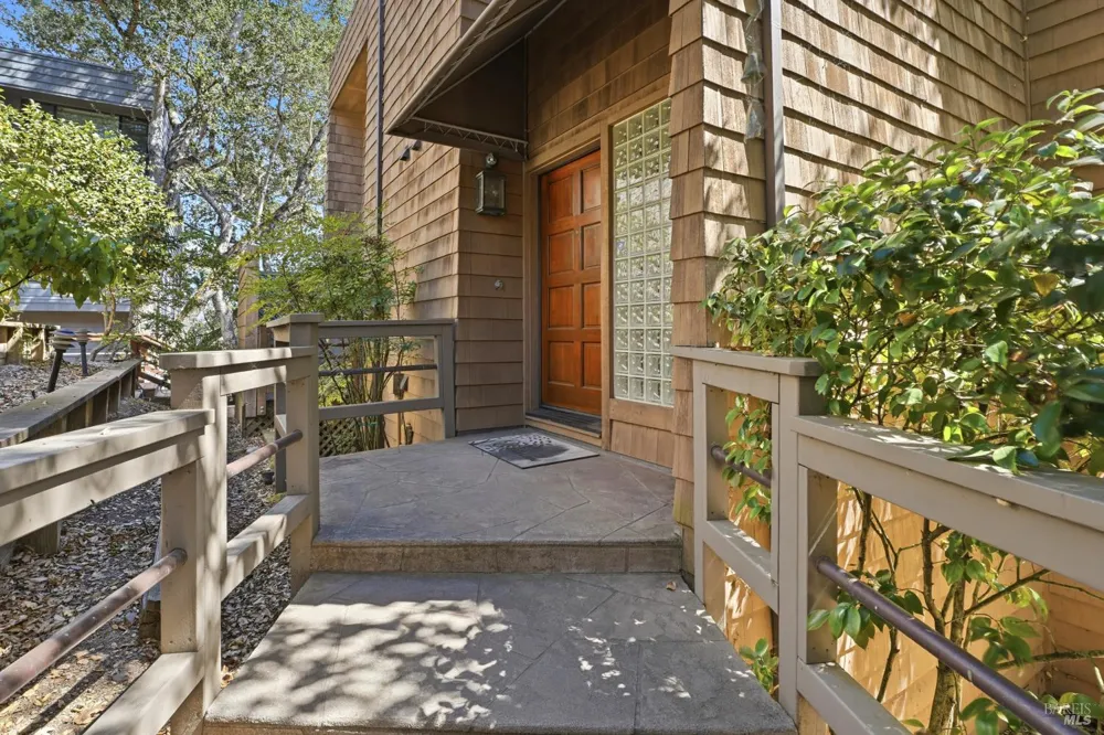 1672 Deer Run Santa Rosa, CA 95405