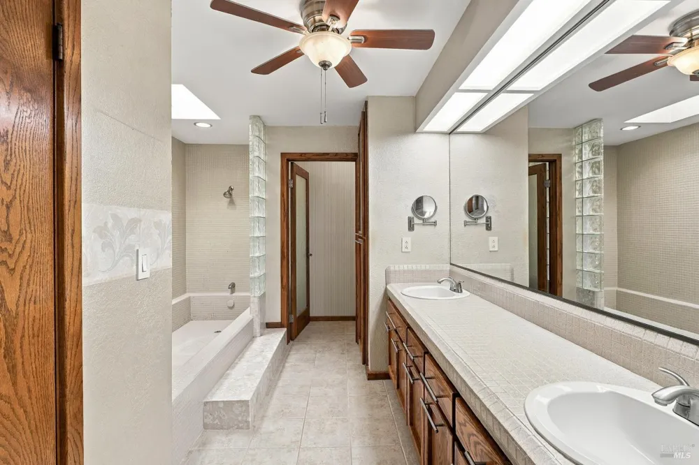 1672 Deer Run Santa Rosa, CA 95405