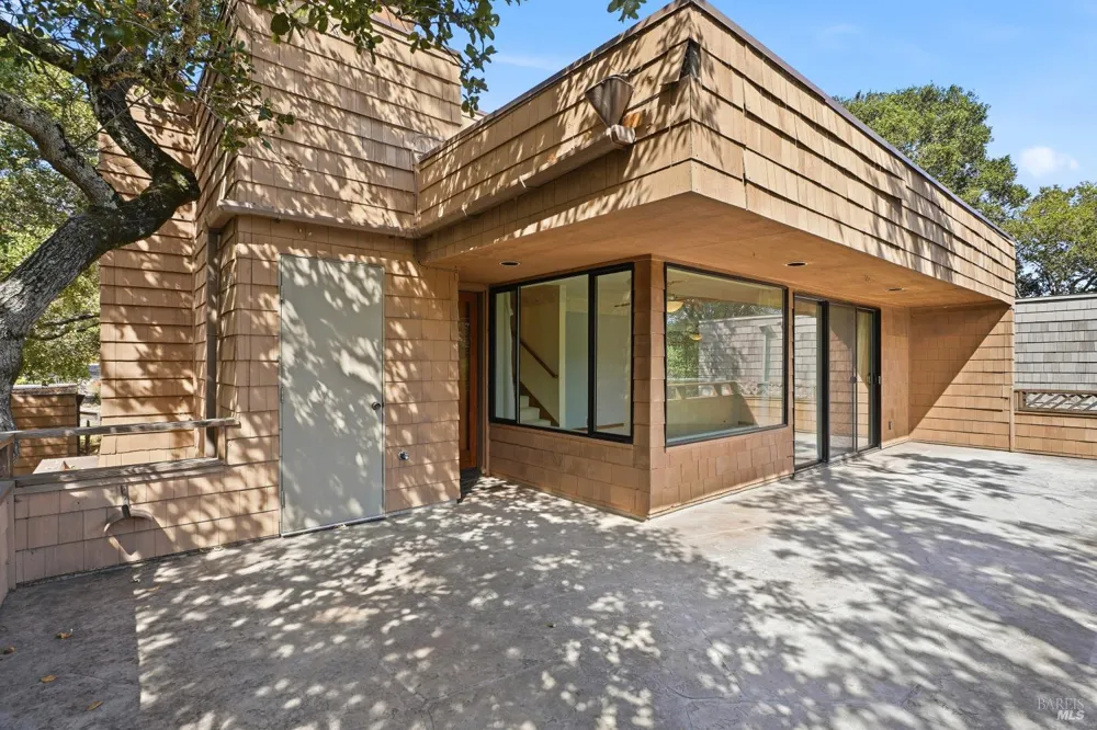 1672 Deer Run Santa Rosa, CA 95405