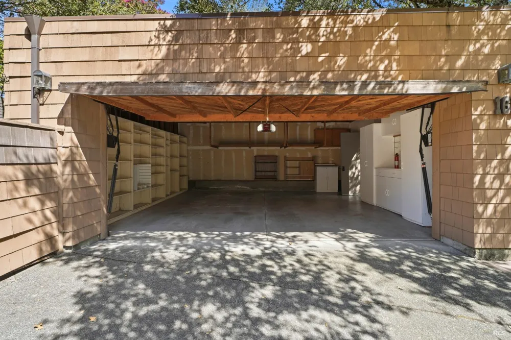 1672 Deer Run Santa Rosa, CA 95405