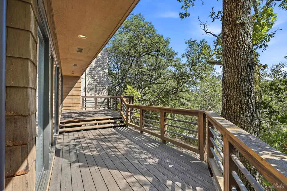1672 Deer Run Santa Rosa, CA 95405