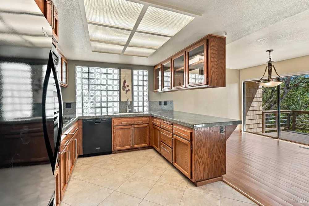 1672 Deer Run Santa Rosa, CA 95405