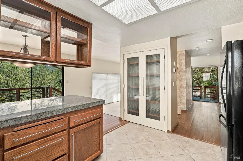 1672 Deer Run Santa Rosa, CA 95405