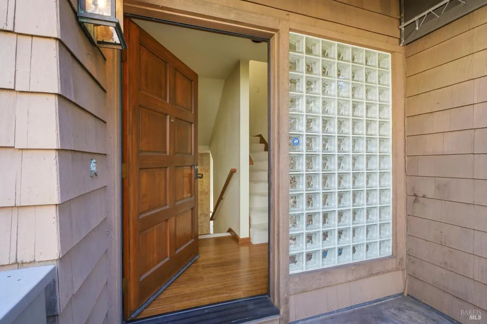 1672 Deer Run Santa Rosa, CA 95405