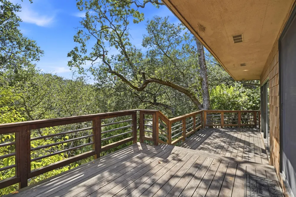 1672 Deer Run Santa Rosa, CA 95405