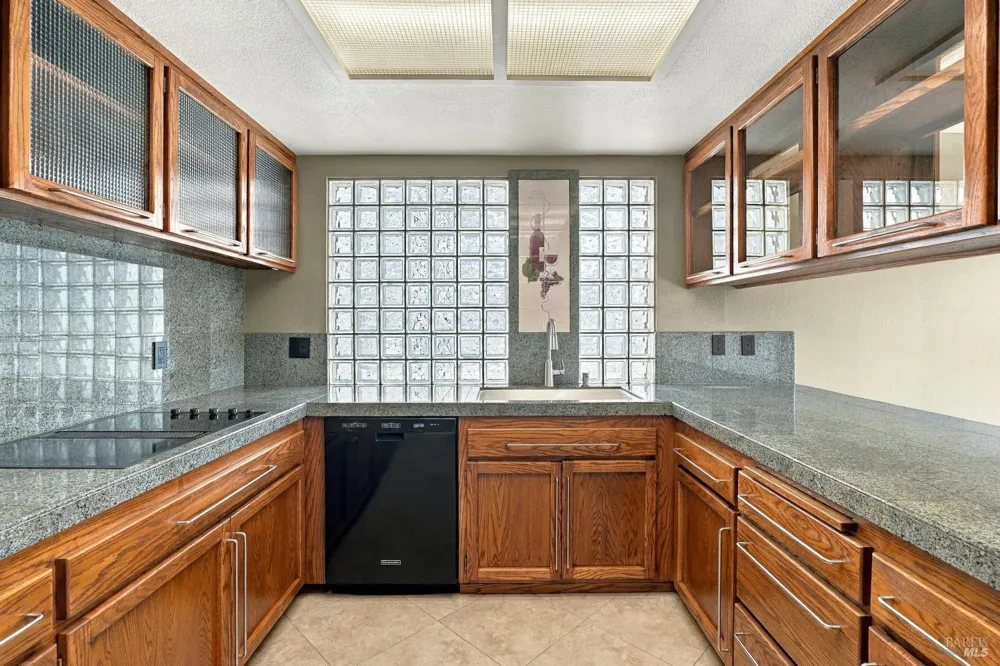 1672 Deer Run Santa Rosa, CA 95405