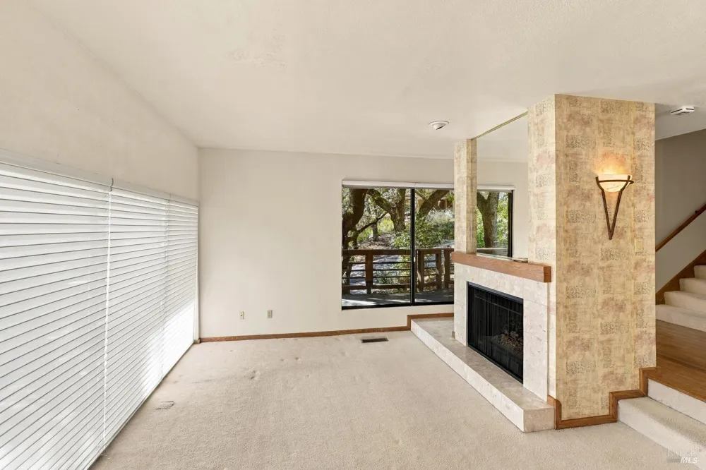 1672 Deer Run Santa Rosa, CA 95405