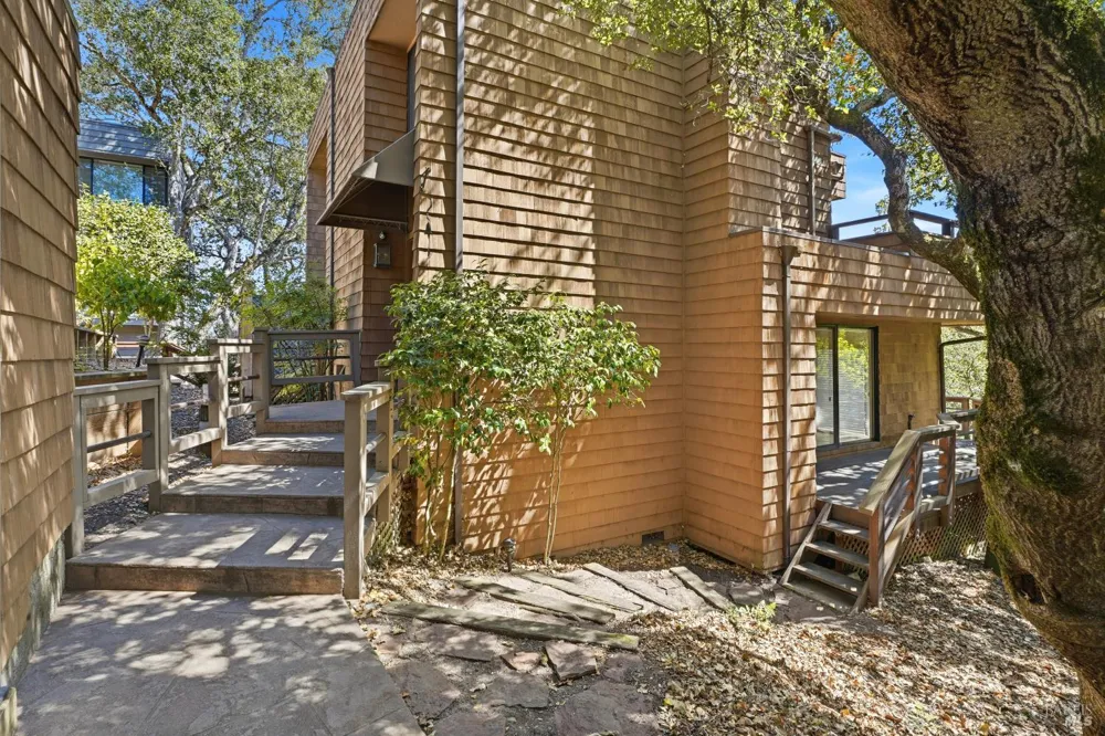 1672 Deer Run Santa Rosa, CA 95405