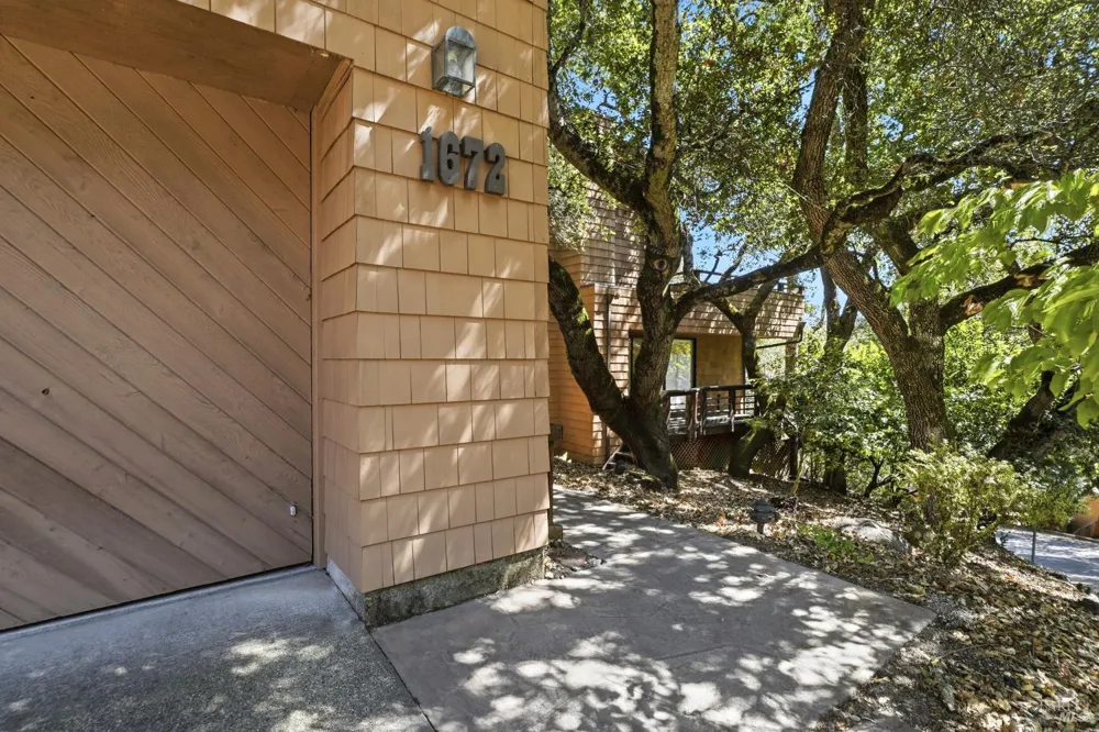 1672 Deer Run Santa Rosa, CA 95405