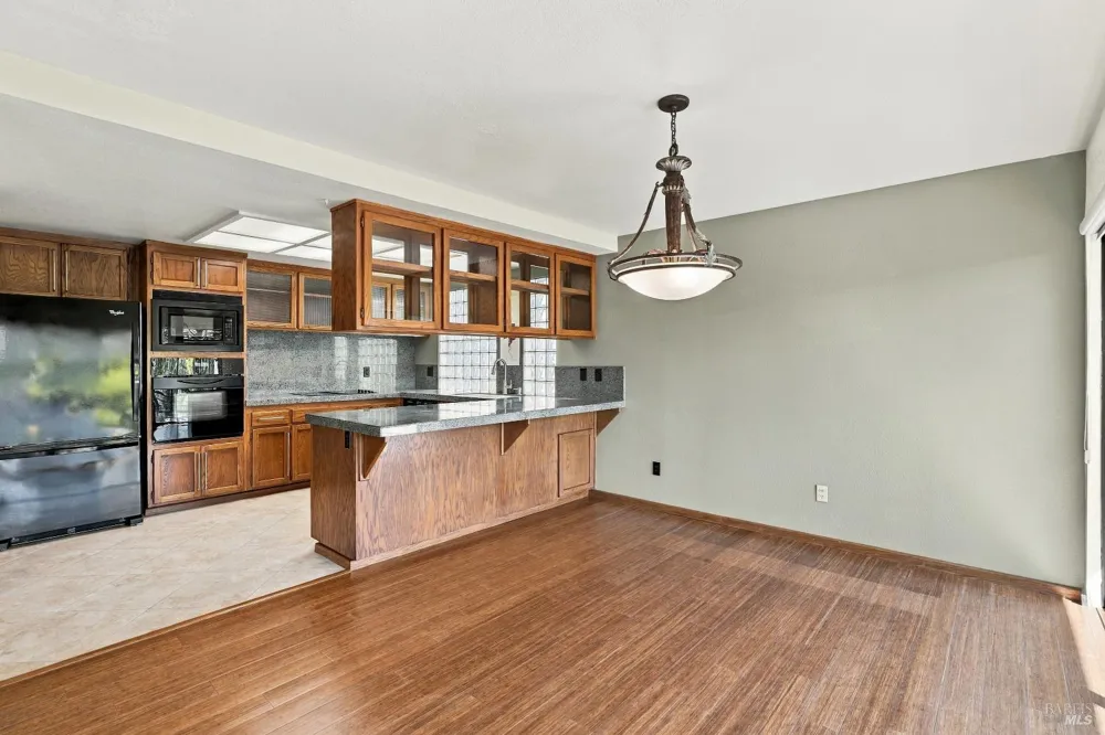 1672 Deer Run Santa Rosa, CA 95405