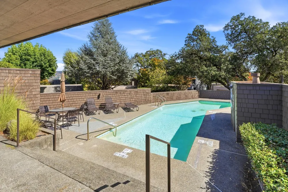 1672 Deer Run Santa Rosa, CA 95405