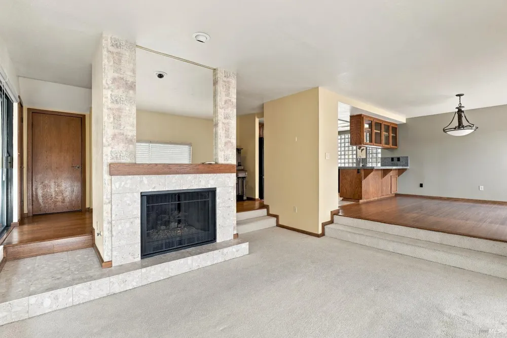 1672 Deer Run Santa Rosa, CA 95405
